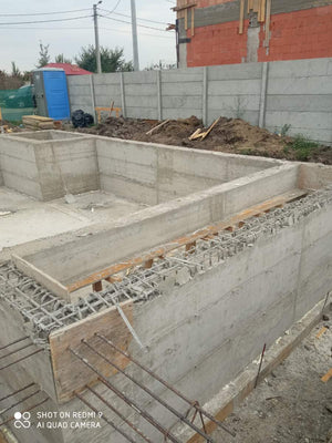Démoulage du sous-sol de la fondation de la maison sur structure métallique de 420 mètres carrés thumbnail