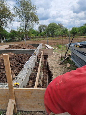 Démontage des poutres de fondation, application d'un revêtement bitumineux et remblai de terre thumbnail