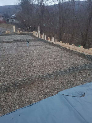 Démoulage des poutres de fondation et compactage pour la pension agrotouristique de 220 mètres carrés thumbnail