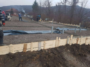 Démoulage des poutres de fondation et compactage pour la pension agrotouristique de 220 mètres carrés thumbnail