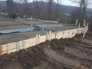 Démoulage des poutres de fondation et compactage pour la pension agrotouristique de 220 mètres carrés thumbnail