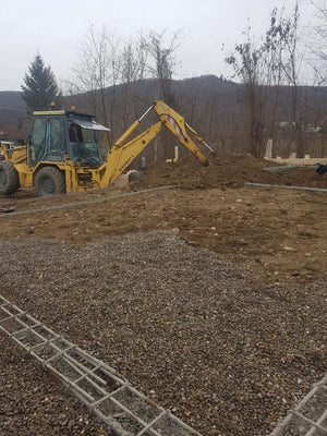 Démoulage des poutres de fondation et compactage pour la pension agrotouristique de 220 mètres carrés thumbnail