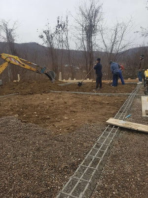 Démoulage des poutres de fondation et compactage pour la pension agrotouristique de 220 mètres carrés thumbnail