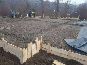 Démoulage des poutres de fondation et compactage pour la pension agrotouristique de 220 mètres carrés thumbnail