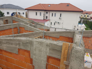 Démoulage des poutres et revêtement extérieur en polystyrène pour la maison en briques à Mogosoaia thumbnail