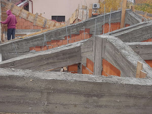 Démoulage des poutres et revêtement extérieur en polystyrène pour la maison en briques à Mogosoaia thumbnail