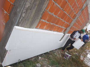 Démoulage des poutres et revêtement extérieur en polystyrène pour la maison en briques à Mogosoaia thumbnail