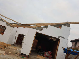 Démoulage des poutres et revêtement extérieur en polystyrène pour la maison en briques à Mogosoaia thumbnail