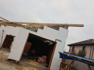 Démoulage des poutres et revêtement extérieur en polystyrène pour la maison en briques à Mogosoaia thumbnail