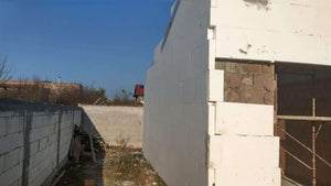 Démoulage des poutres et revêtement extérieur en polystyrène pour la maison en briques à Mogosoaia thumbnail