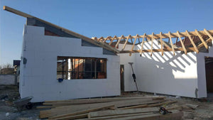 Démoulage des poutres et revêtement extérieur en polystyrène pour la maison en briques à Mogosoaia thumbnail