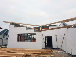 Démoulage des poutres et revêtement extérieur en polystyrène pour la maison en briques à Mogosoaia thumbnail