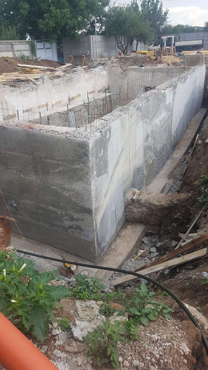 Démoulage des murs périphériques du sous-sol et imperméabilisation pour le projet de halle de 240 mètres carrés thumbnail