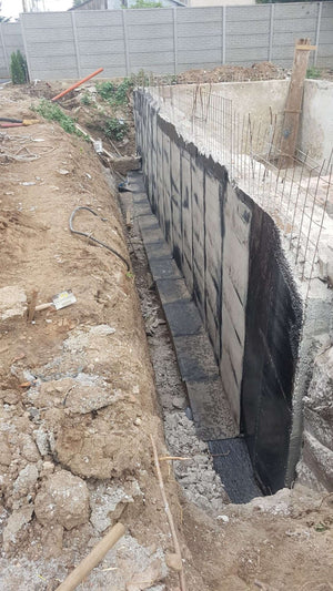 Démoulage des murs périphériques du sous-sol et imperméabilisation pour le projet de halle de 240 mètres carrés thumbnail