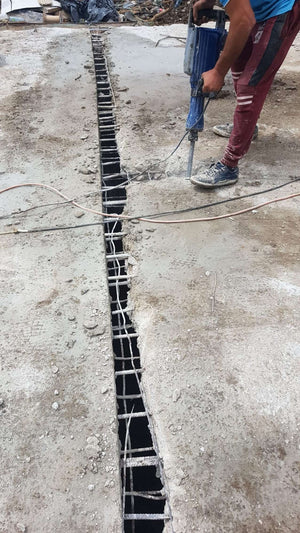 Démolition pour la consolidation du sous-sol existant de la construction de la halle de 240 mètres carrés thumbnail