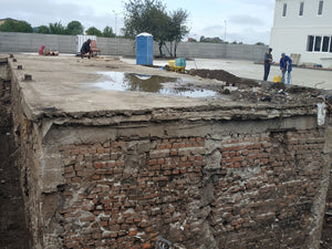 Démolition pour la consolidation du sous-sol existant de la construction de la halle de 240 mètres carrés thumbnail