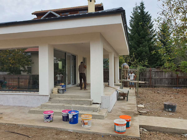 Detaliu colt fatada cu tencuiala decorativa siliconata