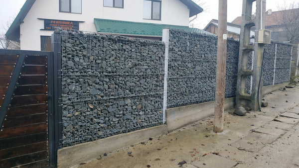 Detaliu imbinare panouri metalice si stalpi de sustinere