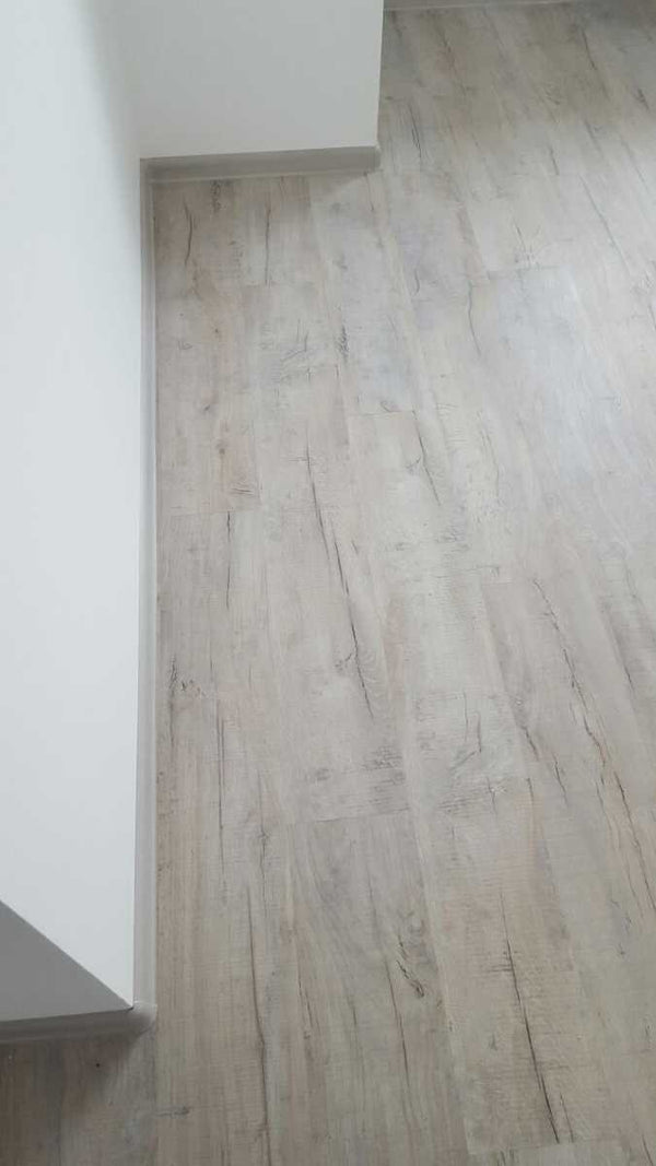 detaliu montaj parchet laminat