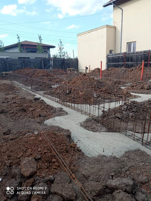 Construction et plantation d'armatures pour les poutres de fondation de la maison de plain-pied à Ghermanesti thumbnail