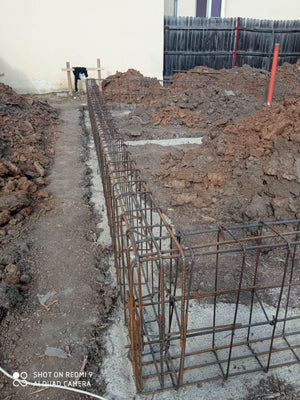 Construction et plantation d'armatures pour les poutres de fondation de la maison de plain-pied à Ghermanesti thumbnail