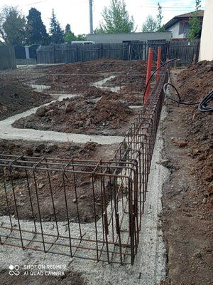 Construction et plantation d'armatures pour les poutres de fondation de la maison de plain-pied à Ghermanesti thumbnail