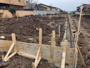 Construction et plantation d'armatures pour les poutres de fondation de la halle métallique de 480 mètres carrés thumbnail