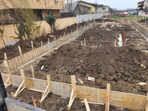 Construction et plantation d'armatures pour les poutres de fondation de la halle métallique de 480 mètres carrés thumbnail