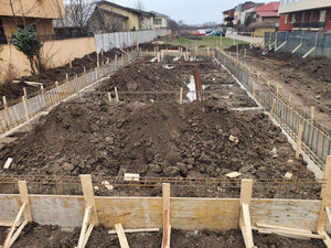 Construction et plantation d'armatures pour les poutres de fondation de la halle métallique de 480 mètres carrés thumbnail