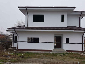Construction des façades et du toit pour le projet de maison en métal de 260 mètres carrés thumbnail