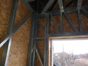 Construction des façades et du toit pour le projet de maison en métal de 260 mètres carrés thumbnail