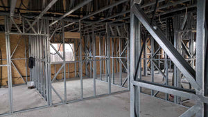 Montage de la toiture et finition des façades pour le projet de maison de 174 mètres carrés thumbnail