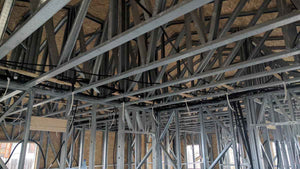 Montage de la toiture et finition des façades pour le projet de maison de 174 mètres carrés thumbnail