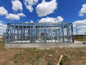 Achèvement de la structure métallique pour deux maisons de plain-pied dans la commune de Berceni thumbnail