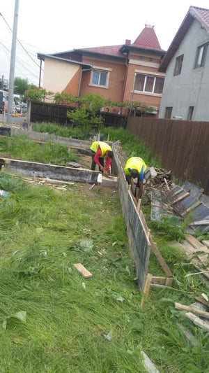 Construction de la fondation pour un espace commercial, projet de structure métallique légère thumbnail