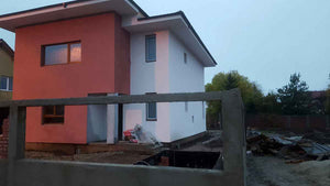 Construction de clôtures extérieures et revêtement en béton pour la cour du projet de maison de 191 mètres carrés thumbnail