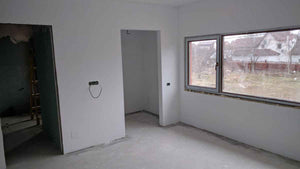 Application de plâtre intérieur et amorce des murs pour la maison en métal de 191 mètres carrés thumbnail
