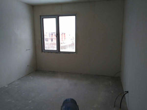 Application de plâtre intérieur et amorce des murs pour la maison en métal de 191 mètres carrés thumbnail