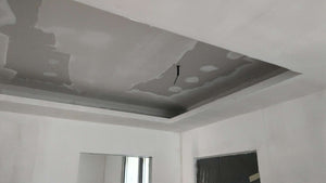 Ponçage des murs intérieurs et application d'une couche d'apprêt et de mastic pour la maison à Saftica thumbnail