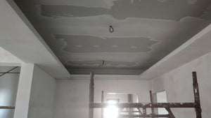 Ponçage des murs intérieurs et application d'une couche d'apprêt et de mastic pour la maison à Saftica thumbnail