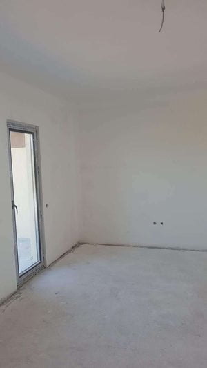 Ponçage des murs intérieurs et application d'une couche d'apprêt et de mastic pour la maison à Saftica thumbnail