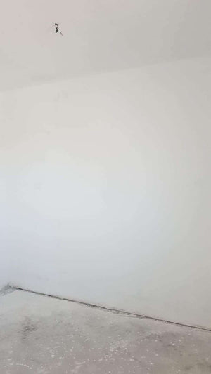 Ponçage des murs intérieurs et application d'une couche d'apprêt et de mastic pour la maison à Saftica thumbnail