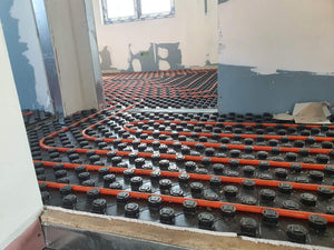 Chauffage par le sol et coulée de chapes pour une maison individuelle thumbnail
