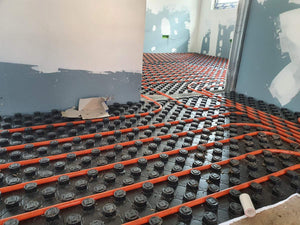 Chauffage par le sol et coulée de chapes pour une maison individuelle thumbnail