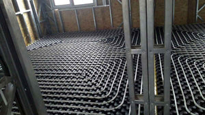 Chauffage par le sol et coulée de chape mécanisée pour le projet de maison de 191 mètres carrés thumbnail