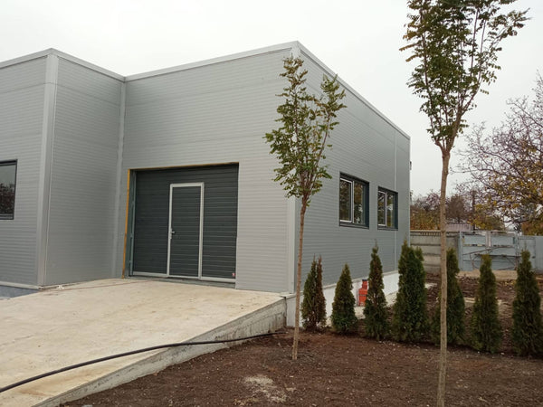 Inchideri exterioare finalizate cu panouri sandwich la hala metalica 240 mp