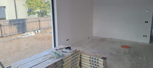 Cloisons intérieures blanches en plaques de plâtre pour les murs avec peinture lavable, finitions thumbnail
