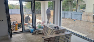 Cloisons intérieures blanches en plaques de plâtre pour les murs avec peinture lavable, finitions thumbnail