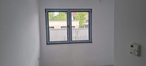 Cloisons intérieures blanches en plaques de plâtre pour les murs avec peinture lavable, finitions thumbnail