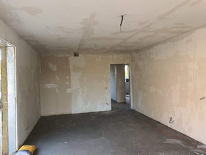 Cloisons intérieures blanches en plaques de plâtre pour les murs avec peinture lavable, finitions thumbnail